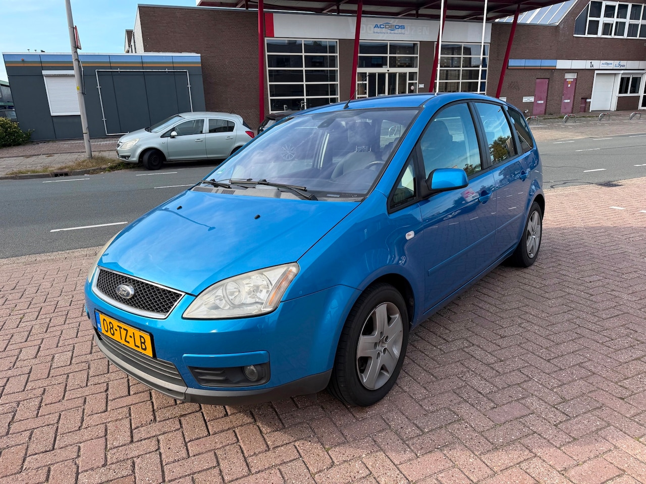 Ford Focus C-Max - 1.8-16V Futura Clima Cruise Airco APK NAP Trekhaak - AutoWereld.nl