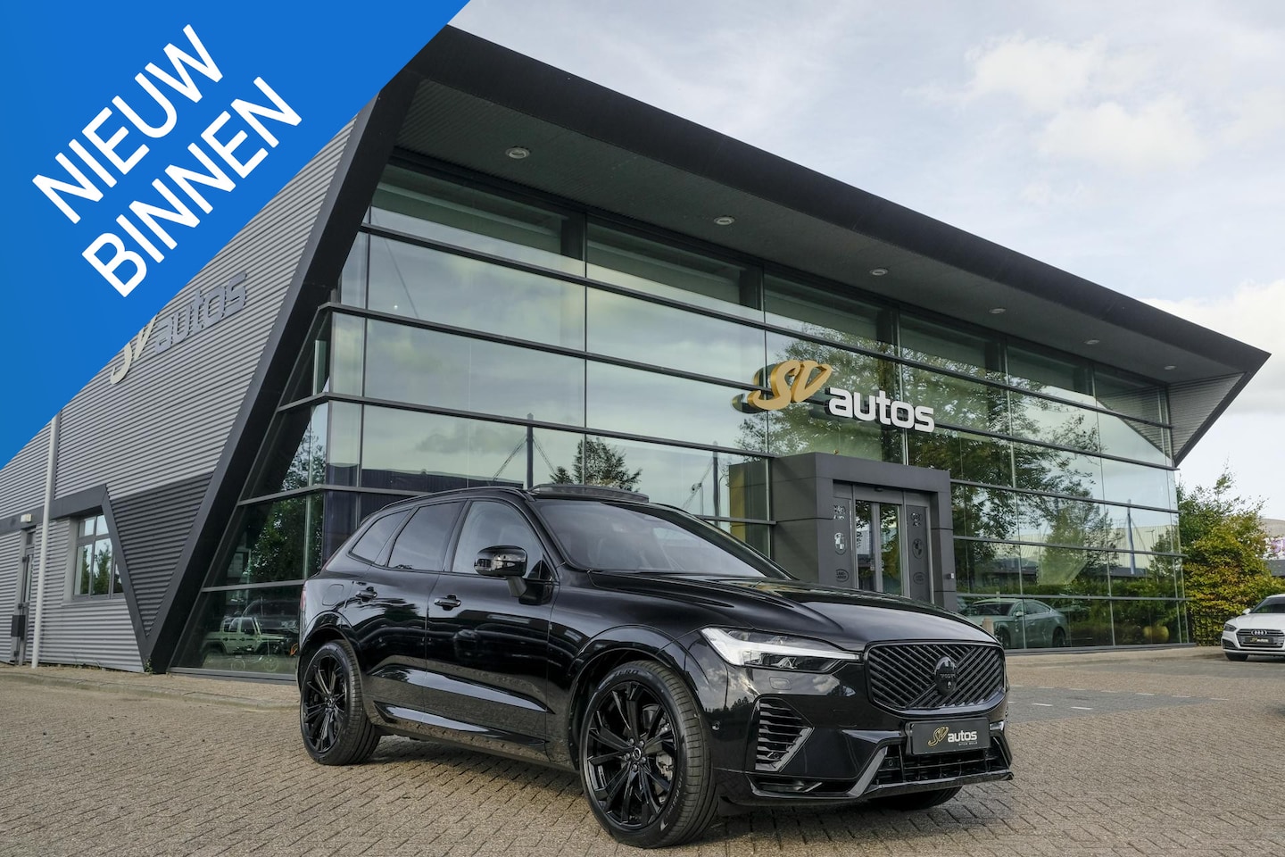 Volvo XC60 - 2.0 T6 350pk Plus Black Edition Panoramadak Luchtvering *BTW* NIEUW!! 21" LMV BOMVOL!! - AutoWereld.nl