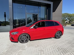 Mercedes-Benz B-klasse - 180 Bus. Sol. AMG | Pano | Camera | CarPlay |