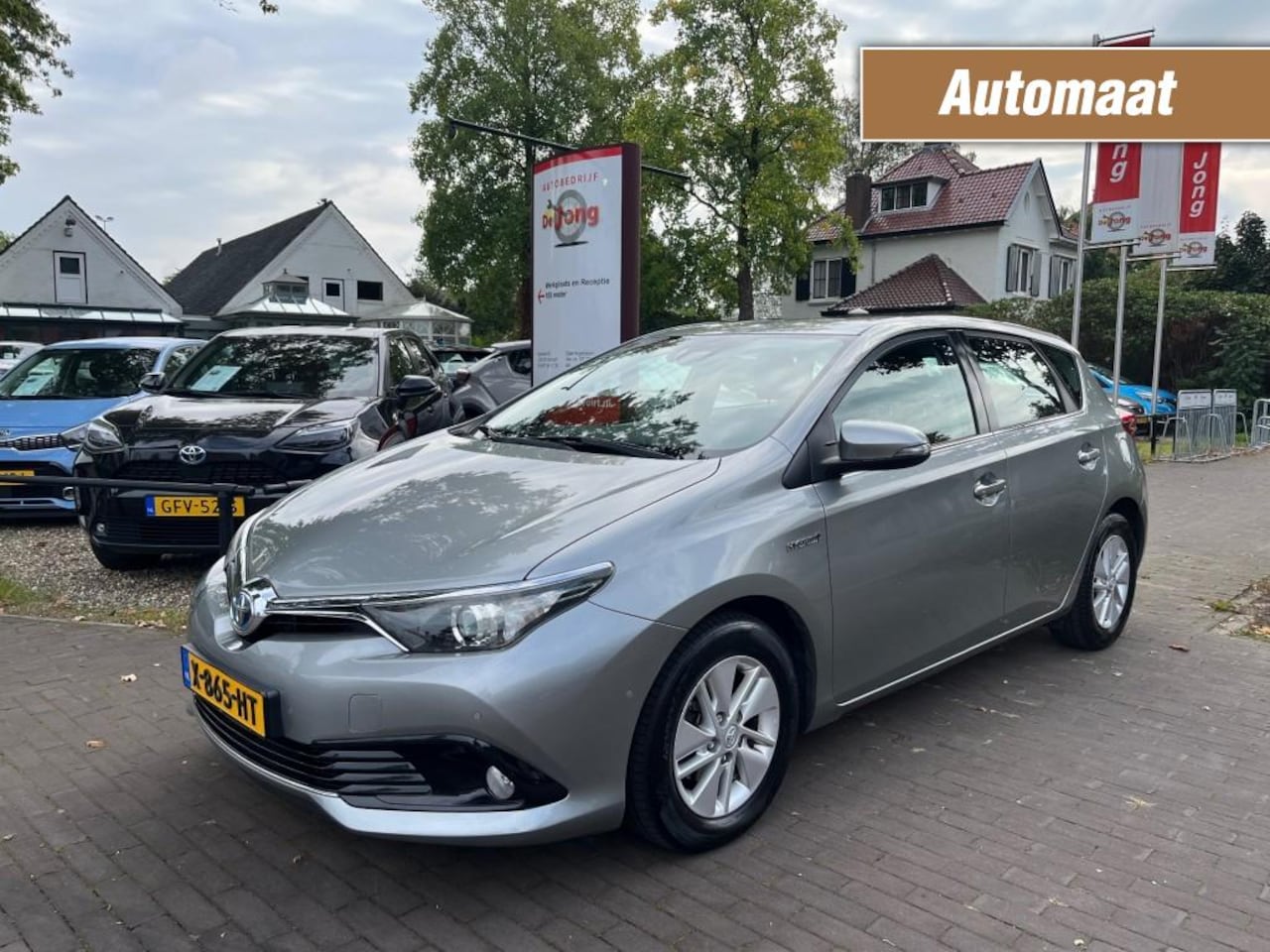 Toyota Auris - 1.8 HYBRID AUTOMAAT / NAVI / CAMERA / DAB / CRUISE CTR. / LED / PDC / KEYLESS - AutoWereld.nl
