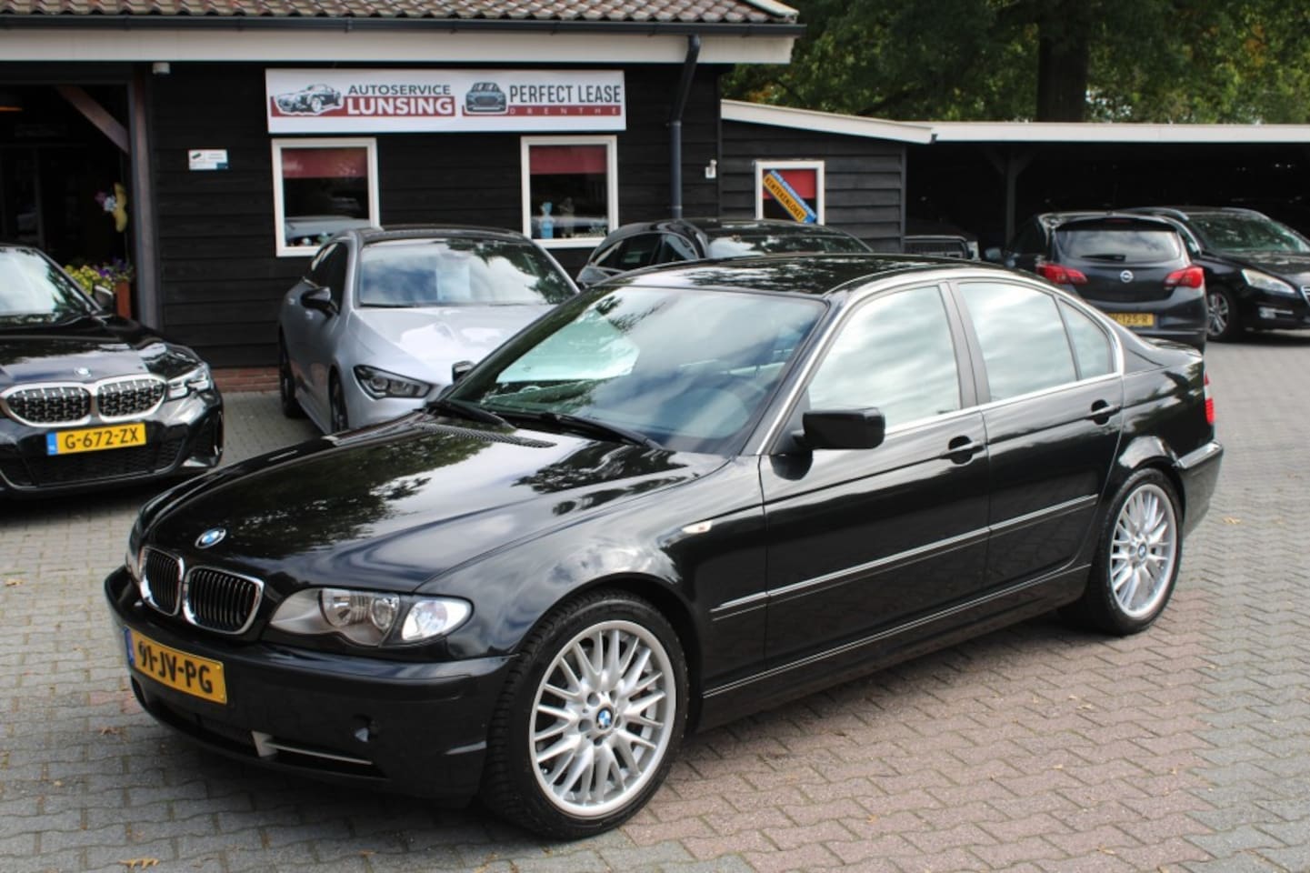 BMW 3-serie - 330I Executive Automaat - Navi Cruise Clima - 2de eigenaar - AutoWereld.nl