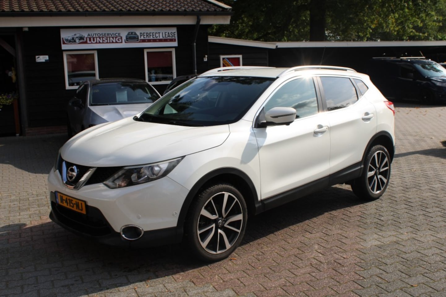 Nissan Qashqai - 1.2 TEKNA Automaat - Leer Navi 360 Camera keyless - AutoWereld.nl