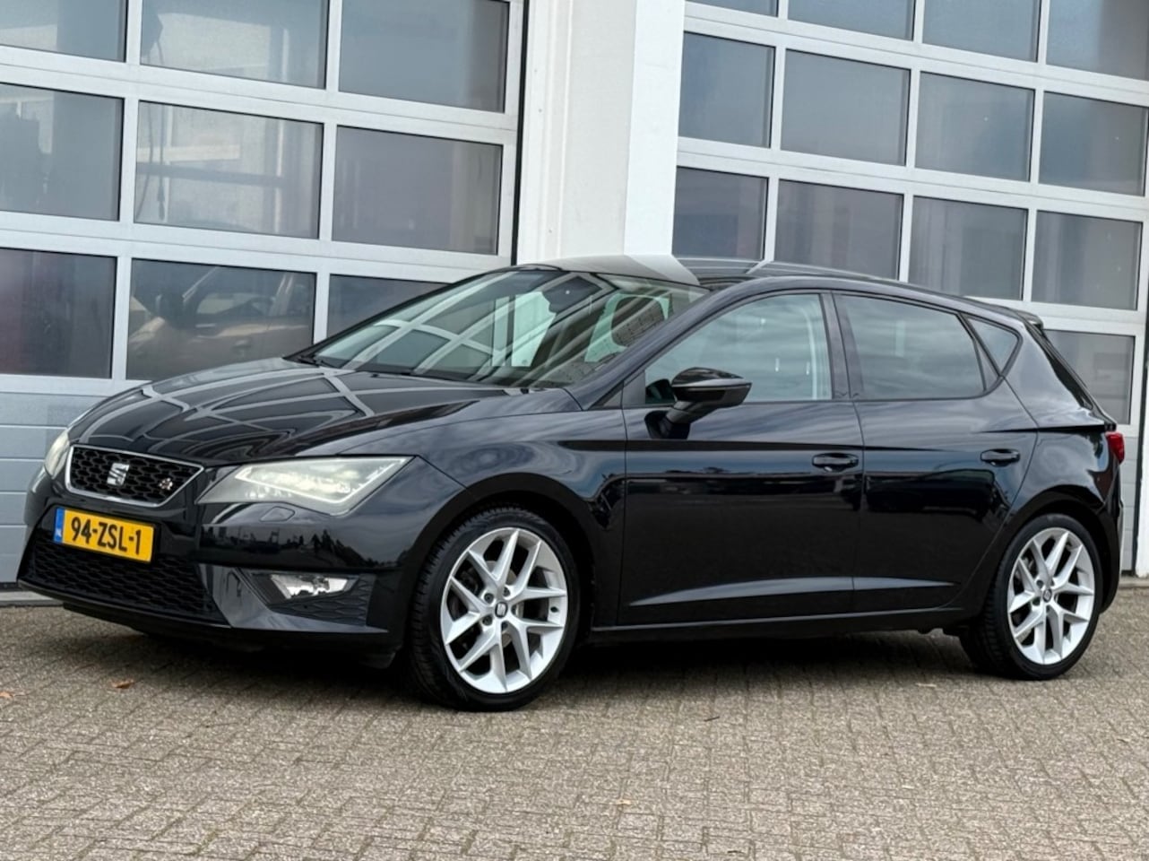 SEAT Leon - 1.4 TSI 122PK FR 6-Bak Navi Pdc Cruise Trekhaak - AutoWereld.nl