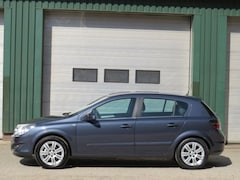Opel Astra - 1.8 ESSENTIA