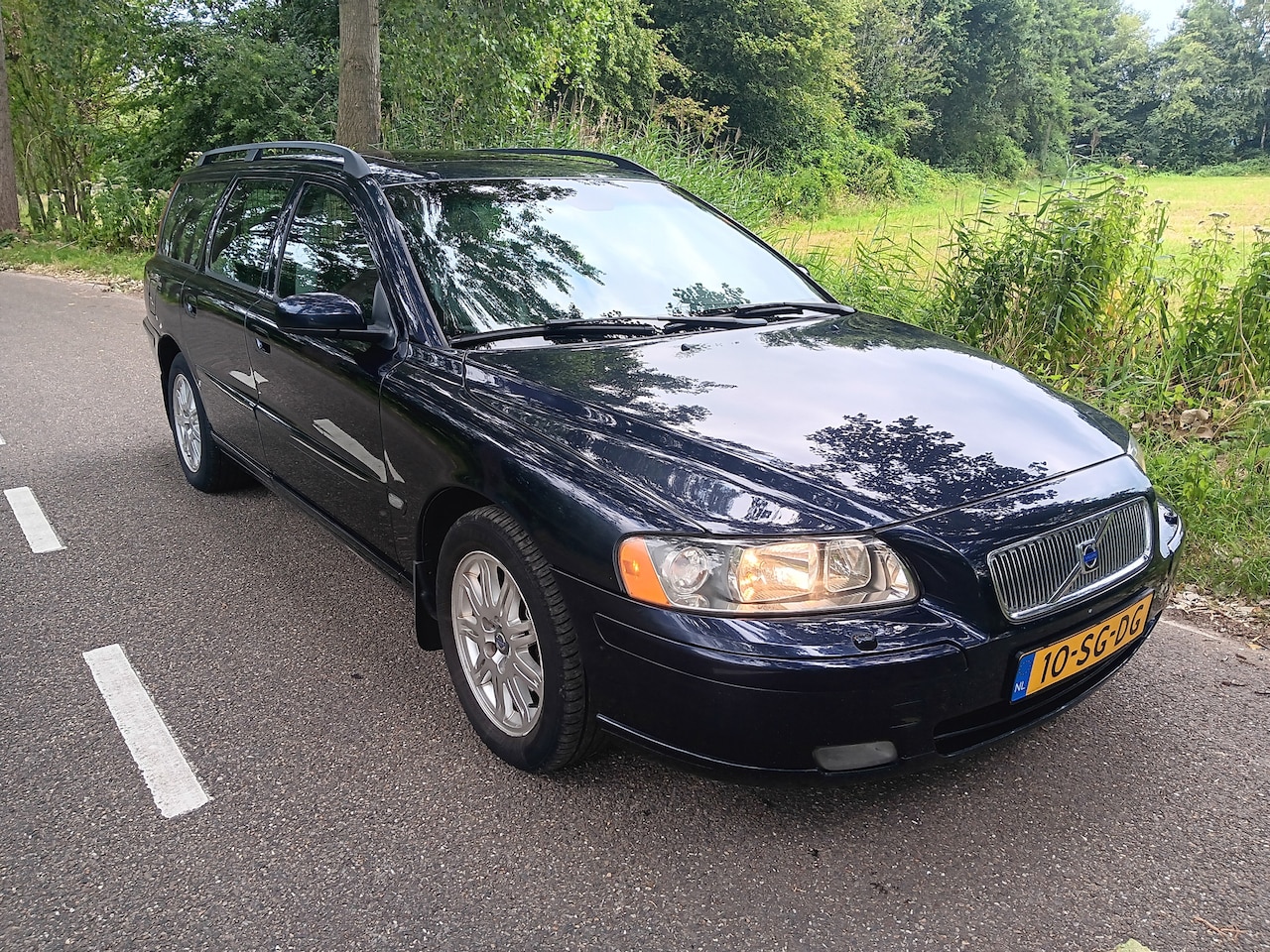 Volvo V70 - 2.5T AWD 210PK Automaat | Leder | Trekhaak | Nieuwe APK - AutoWereld.nl