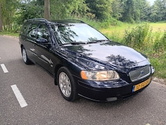 Volvo V70 - 2.5T AWD 210PK Automaat | Leder | Trekhaak | Nieuwe APK