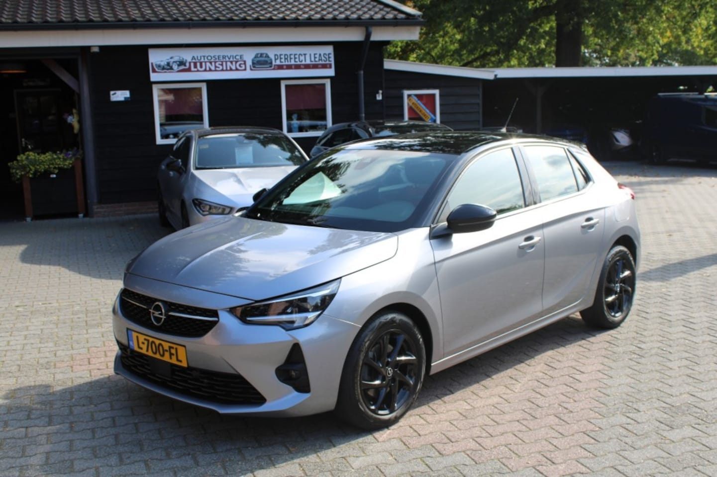 Opel Corsa - 1.2 GS LINE 102PK Two Tone - Navi Sportstoelen Airco Cruise - AutoWereld.nl
