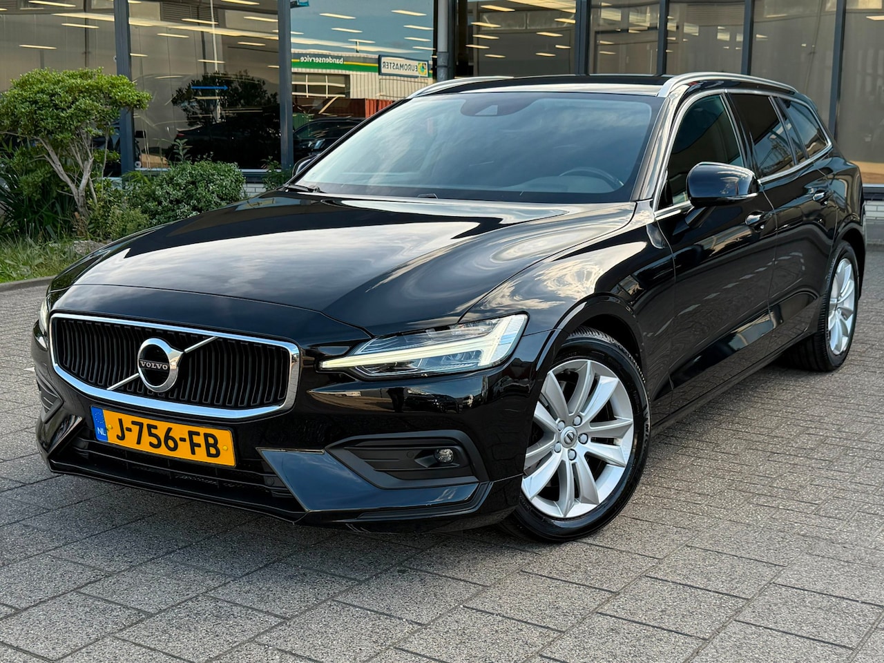 Volvo V60 - 2.0 B4 Business Pro l ACC l DEALER ONDERHOUDEN - AutoWereld.nl
