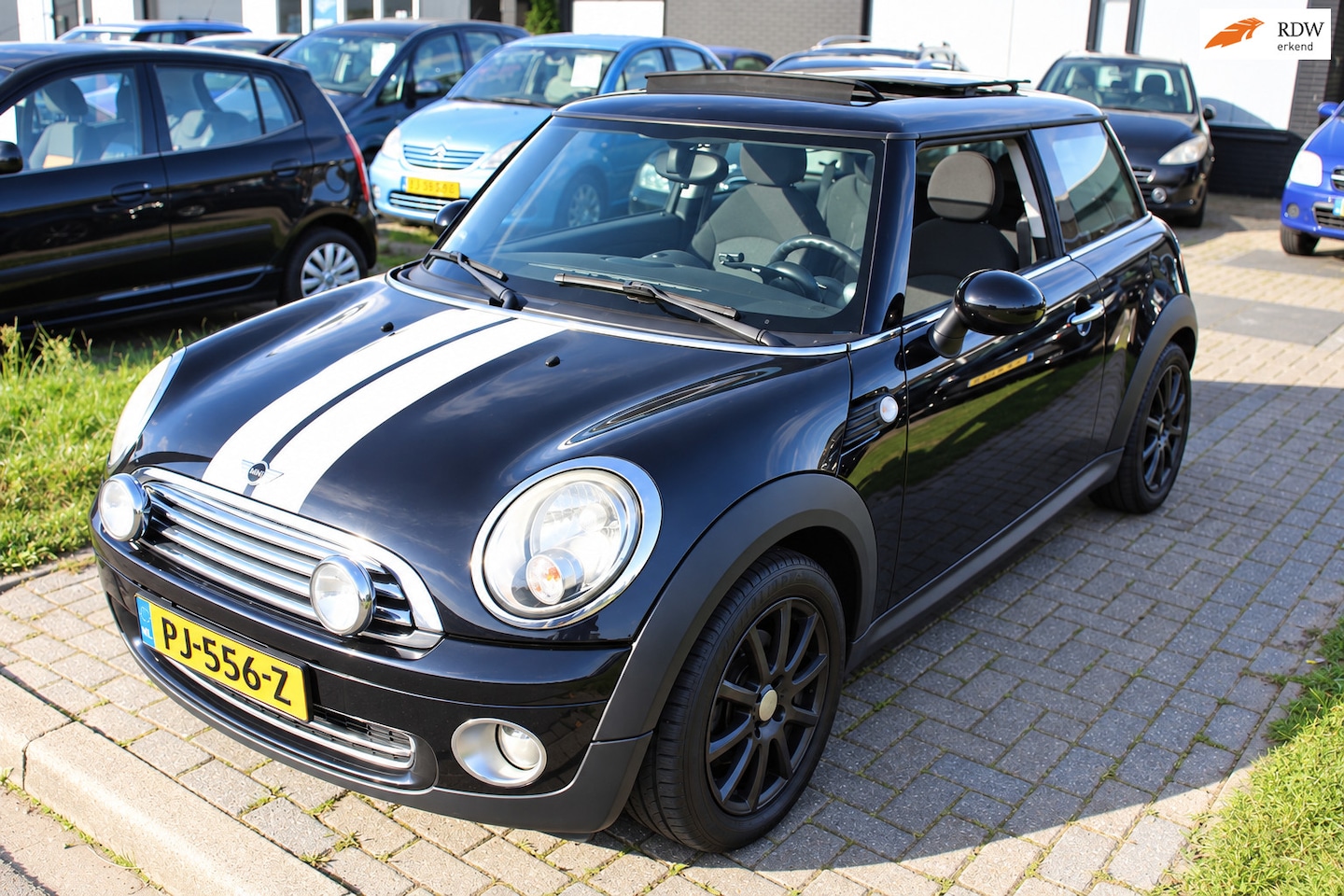 MINI Cooper - 1.6 Panoramadak Stoelverwarming Rally Verstarlers Airco LM-Velgen APK - AutoWereld.nl