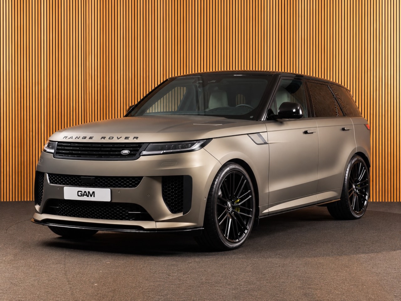Land Rover Range Rover Sport - 4.4 P635 SV Edition One Carbon Bronze EDITION ONE CARBON BRONZE | KERAMISCH | SVO - AutoWereld.nl
