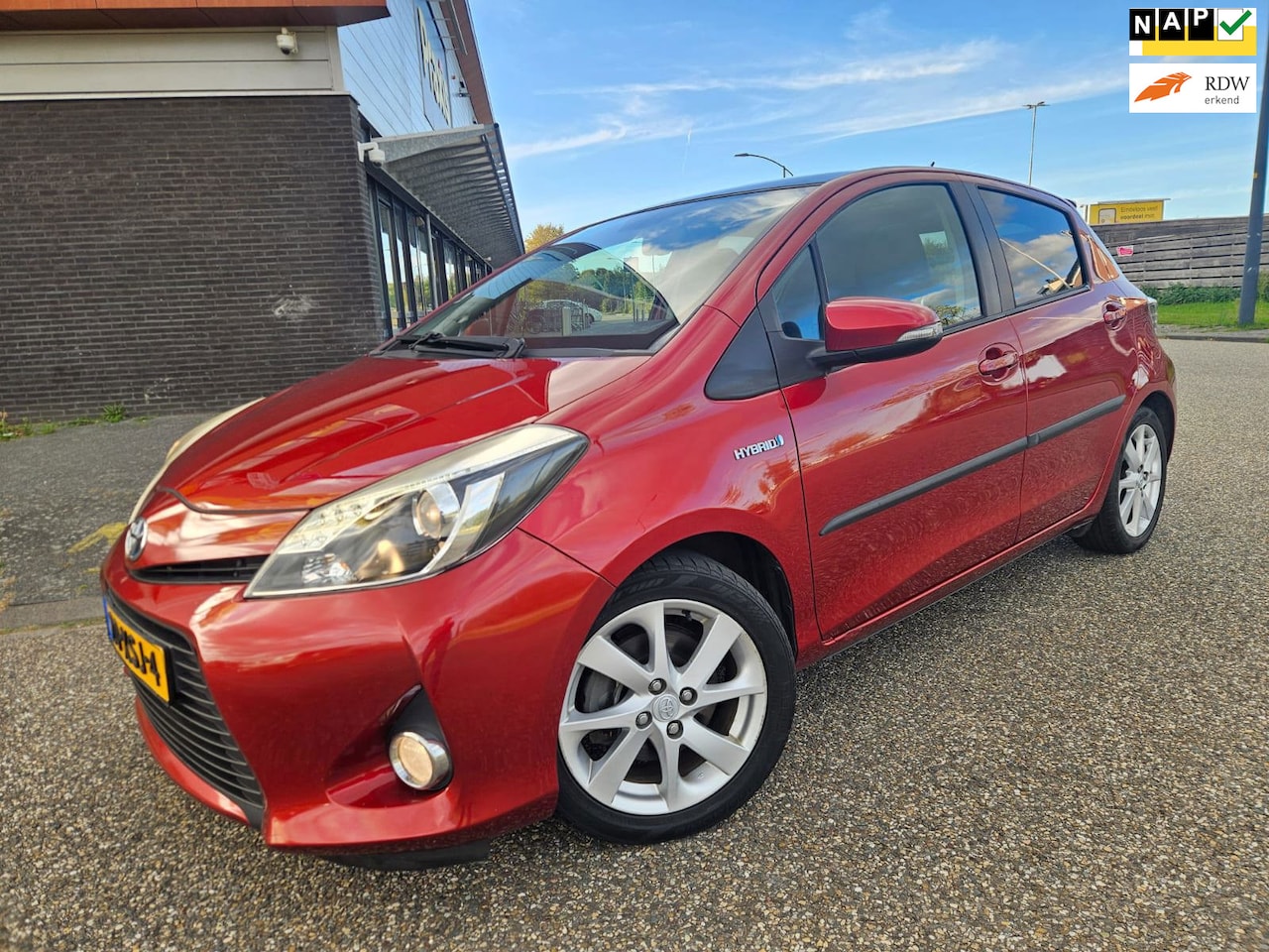 Toyota Yaris - 1.5 Full Hybrid Dynamic GARANTIE Glazen dak Navigatie Keyless Entry - AutoWereld.nl