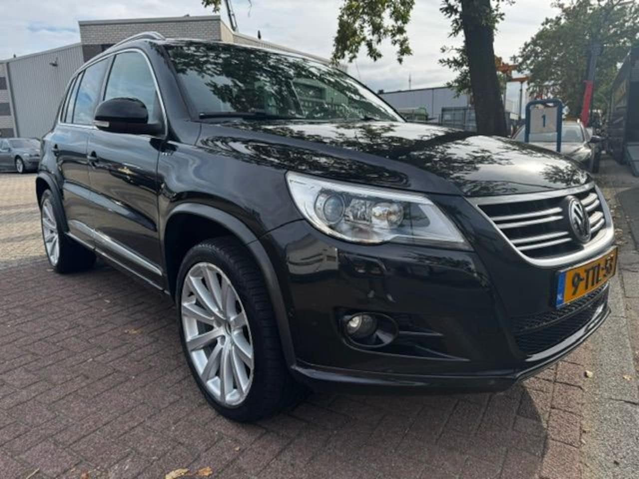 Volkswagen Tiguan - 2.0 TSI 200pk Sport&Style 4Motion R-Line Automaat Airco/ECC,Leder,Panoramadak,Xenon - AutoWereld.nl