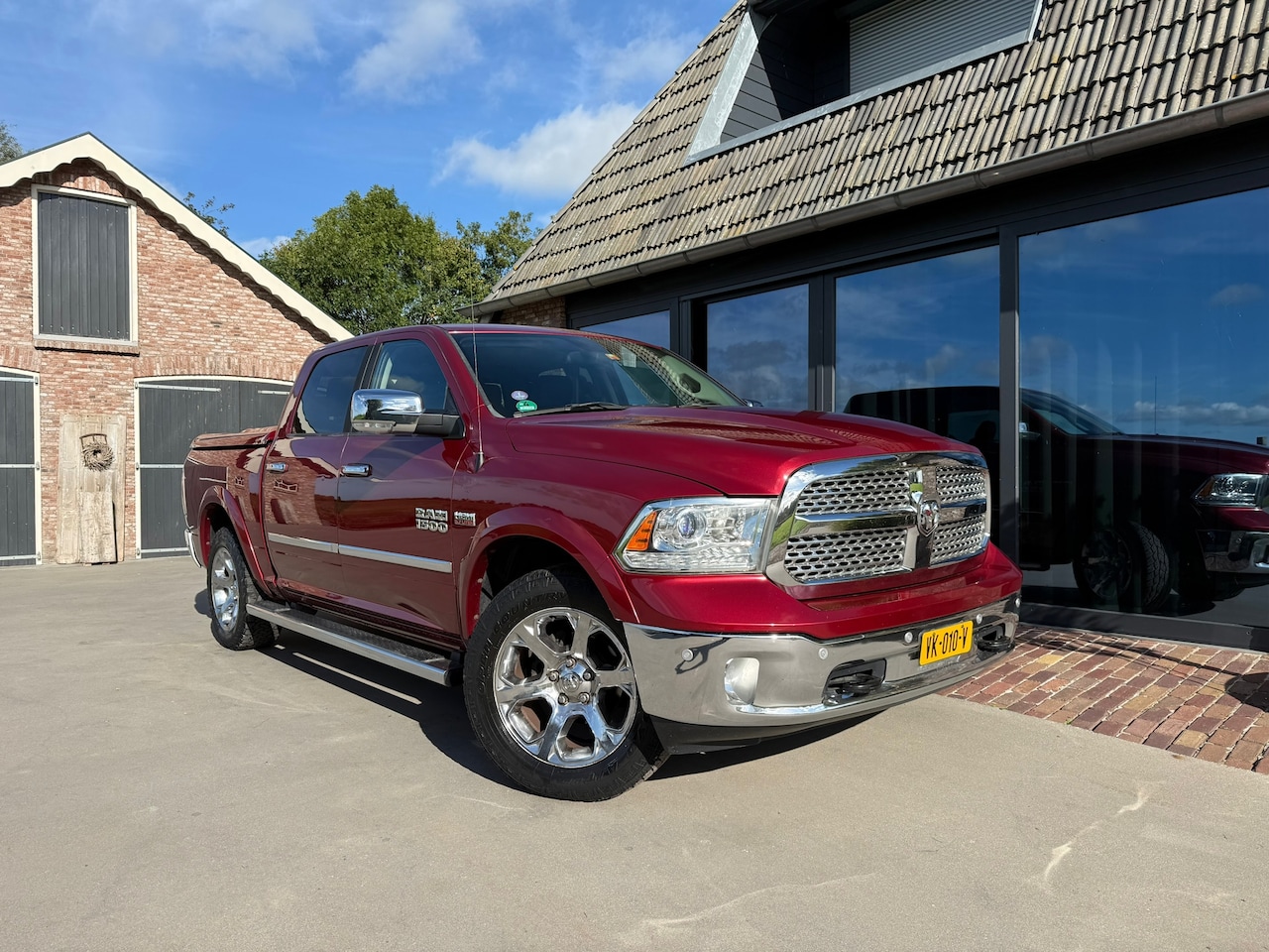 Dodge Ram 1500 - 5.7 V8 Metallic rood LPG Quad Cab 6'4 - AutoWereld.nl