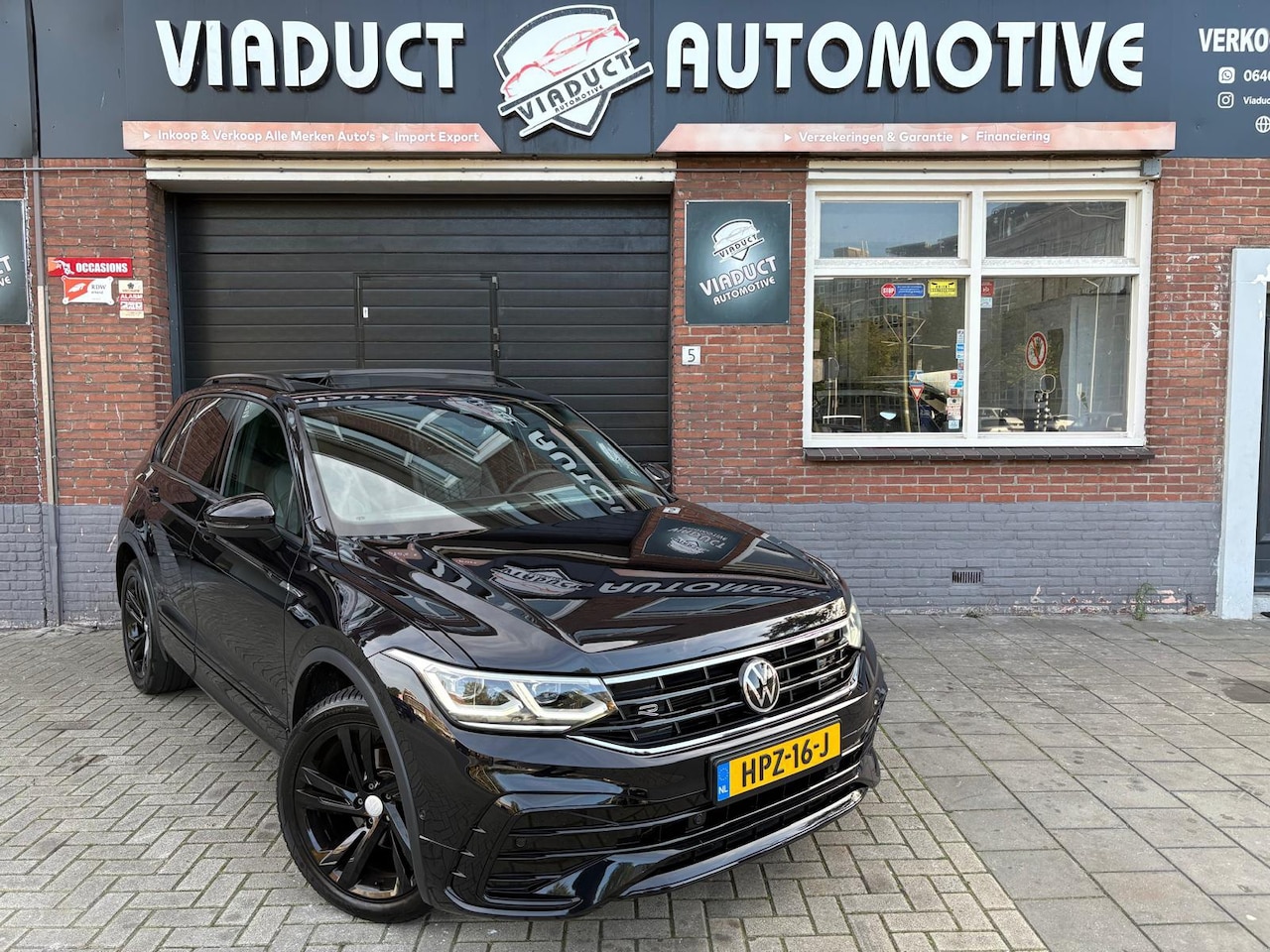 Volkswagen Tiguan - 1.5 TSI 3X R-Line Business+ Black Style Pano IQ Carplay ACC Camera - AutoWereld.nl