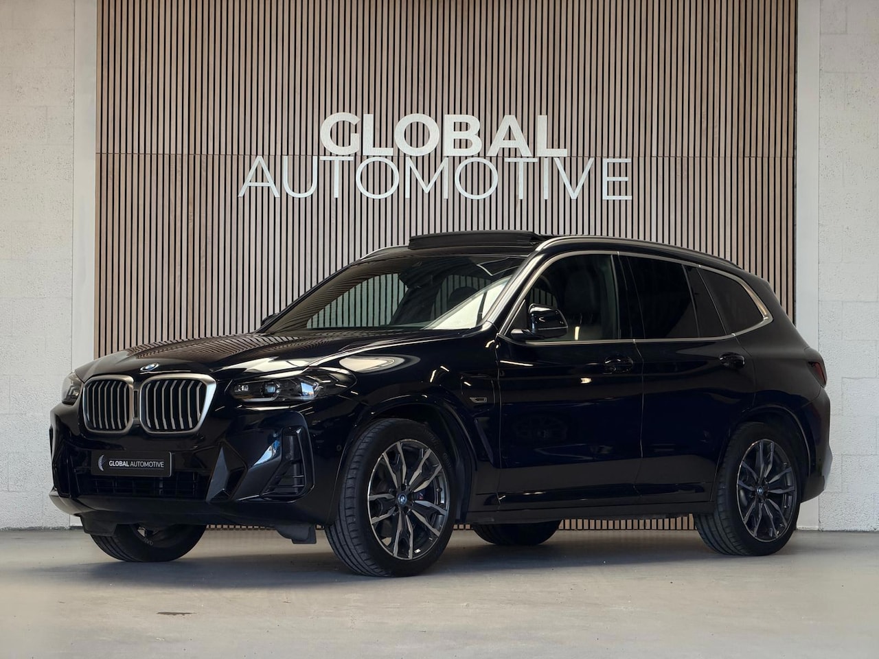BMW X3 - XDrive30e High Executive - M PAKKET - PANORAMADAK - M REMMEN - LEER - AutoWereld.nl