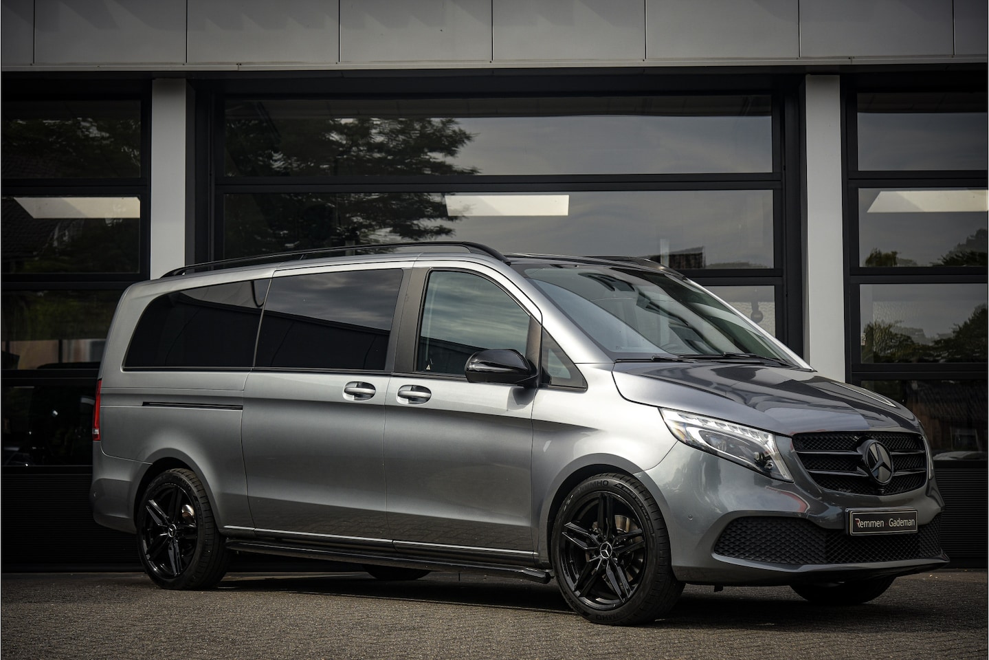 Mercedes-Benz V-klasse - 300d Extra Lang DC Avantgarde Edition 300d Extra Lang DC Avantgarde Edition - AutoWereld.nl
