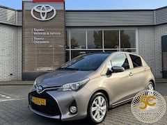 Toyota Yaris - 1.5 Hybrid DYNAMIC 1E-EIG NL-AUTO PANODAK KEYLESS CLIMA CRUISE BLUETOOTH CAMERA 15'' LM-VE