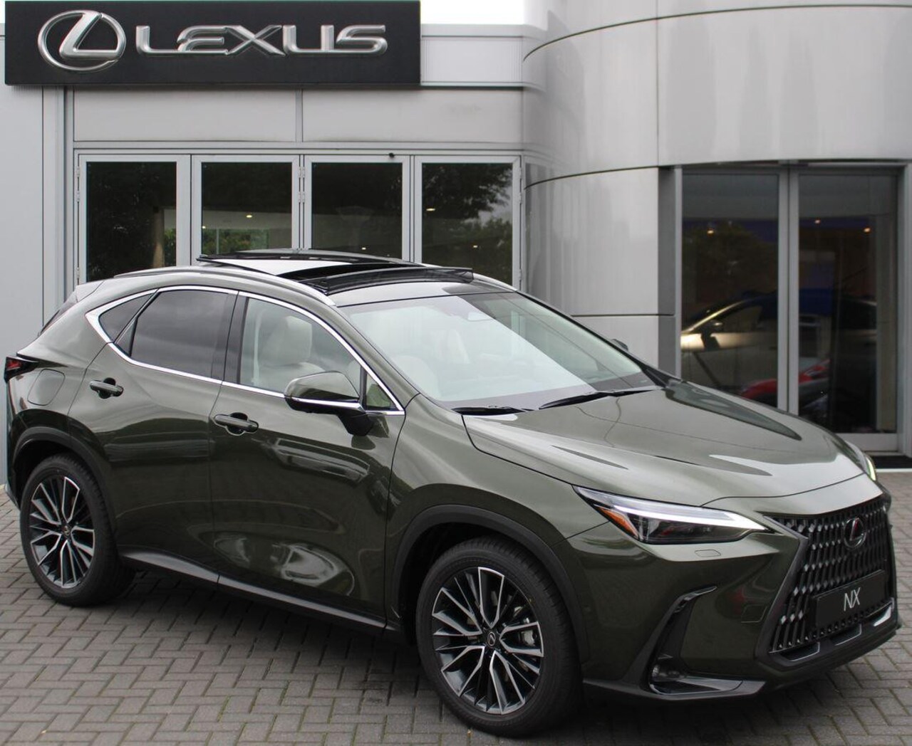 Lexus NX - 450h+ AWD President Line DIRECT LEVERBAAR PANO STOELVENT MARK-LEVINSON QUAD LED - AutoWereld.nl