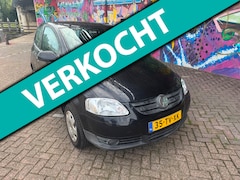 Volkswagen Fox - 1.2 Trendline met 180.000 km nap. Stuurbekrachtiging stereo boeken aanwezig rijd perfect z