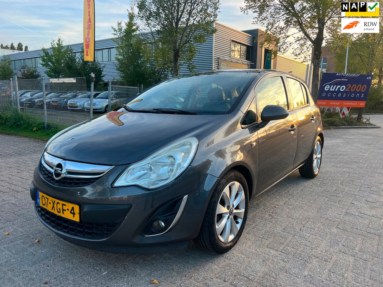 Opel Corsa - 1.4-16V Anniversary Edition - Zeer nette staat - AutoWereld.nl
