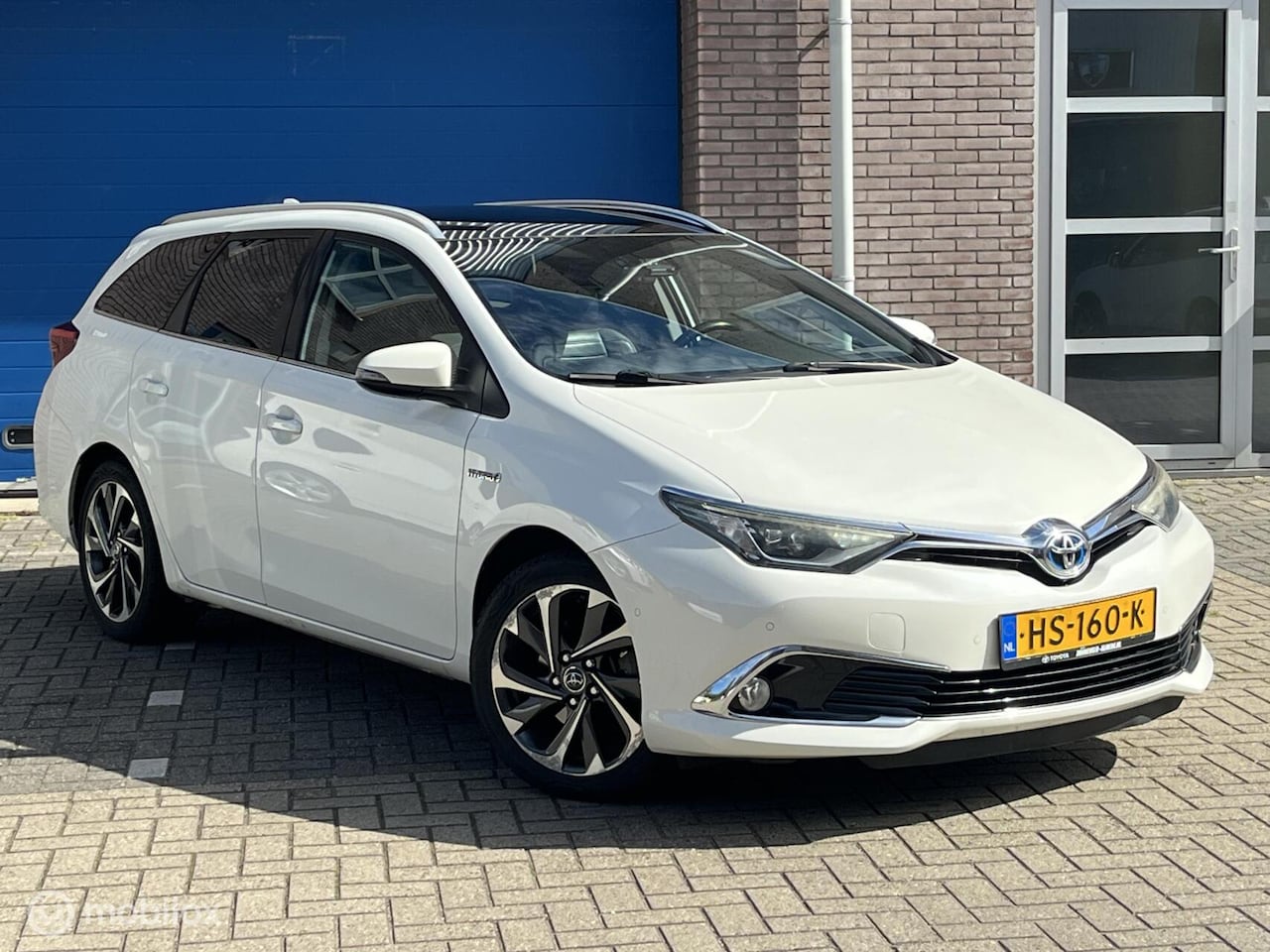 Toyota Auris - 1.8 Hybrid Lease Pro Leder,Panoramadak,Camera,Navi, LED. Dealer Onderhouden! - AutoWereld.nl