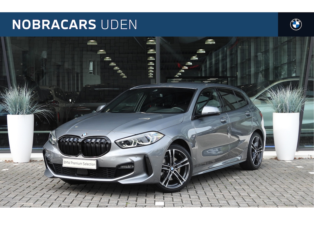 BMW 1-serie - 118i M Sport Automaat / Sportstoelen / Comfort Access / Adaptieve LED / Getint glas - AutoWereld.nl