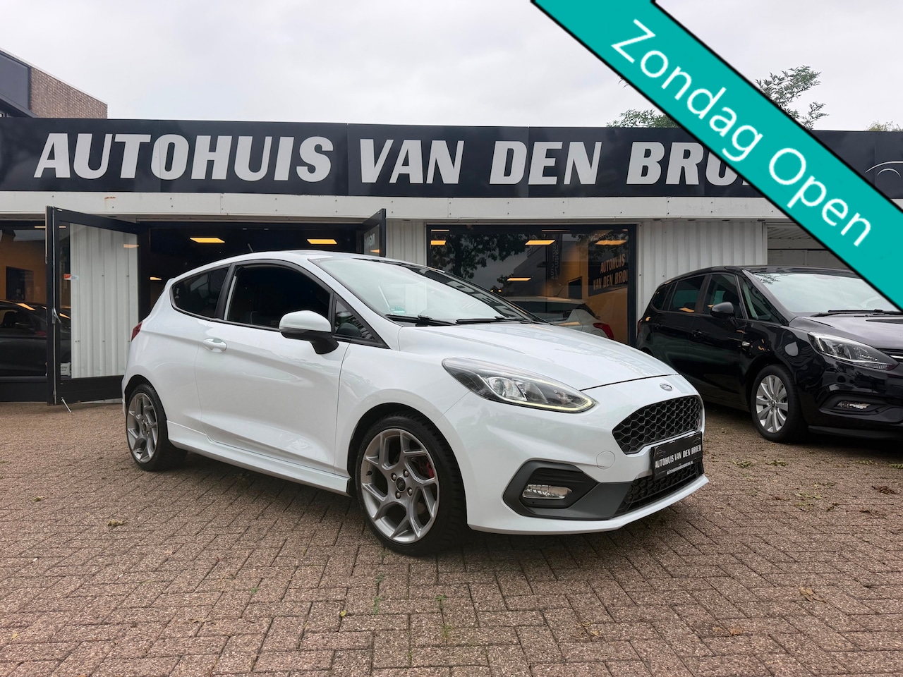 Ford Fiesta - 1.5 EcoBoost ST-3|Camera|LED|B&O|Navi|Carplay AndroidAuto|Sportstoelen|18"lichtmetaal - AutoWereld.nl