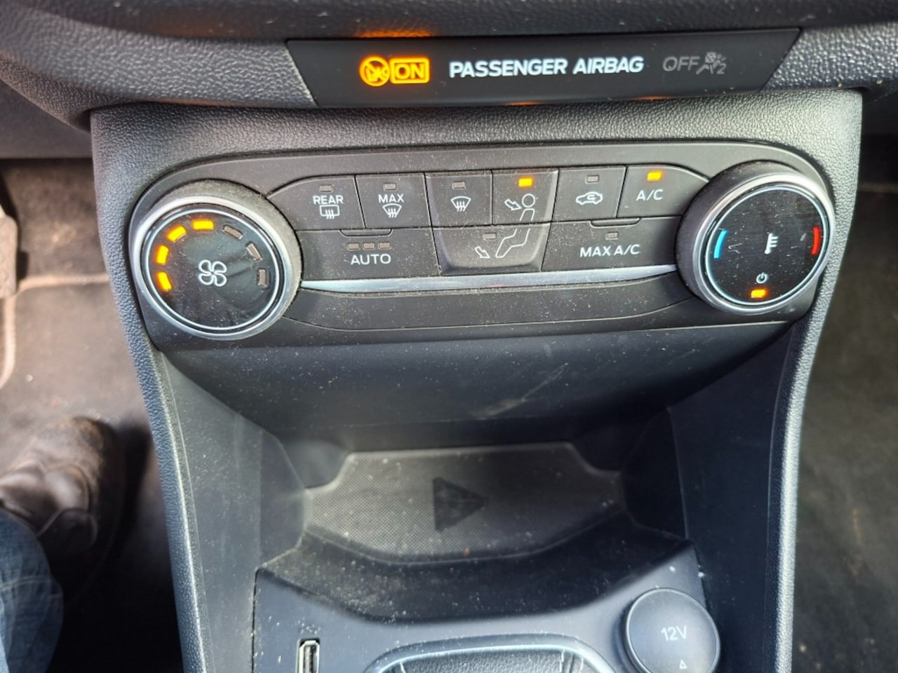 Ford Fiesta - 1.0 Ecoboost 101 Pk Titanium CLIMATE/CRUISE/RADIO DAB/CARPLAY/PDC/LMV/TREKHAAK