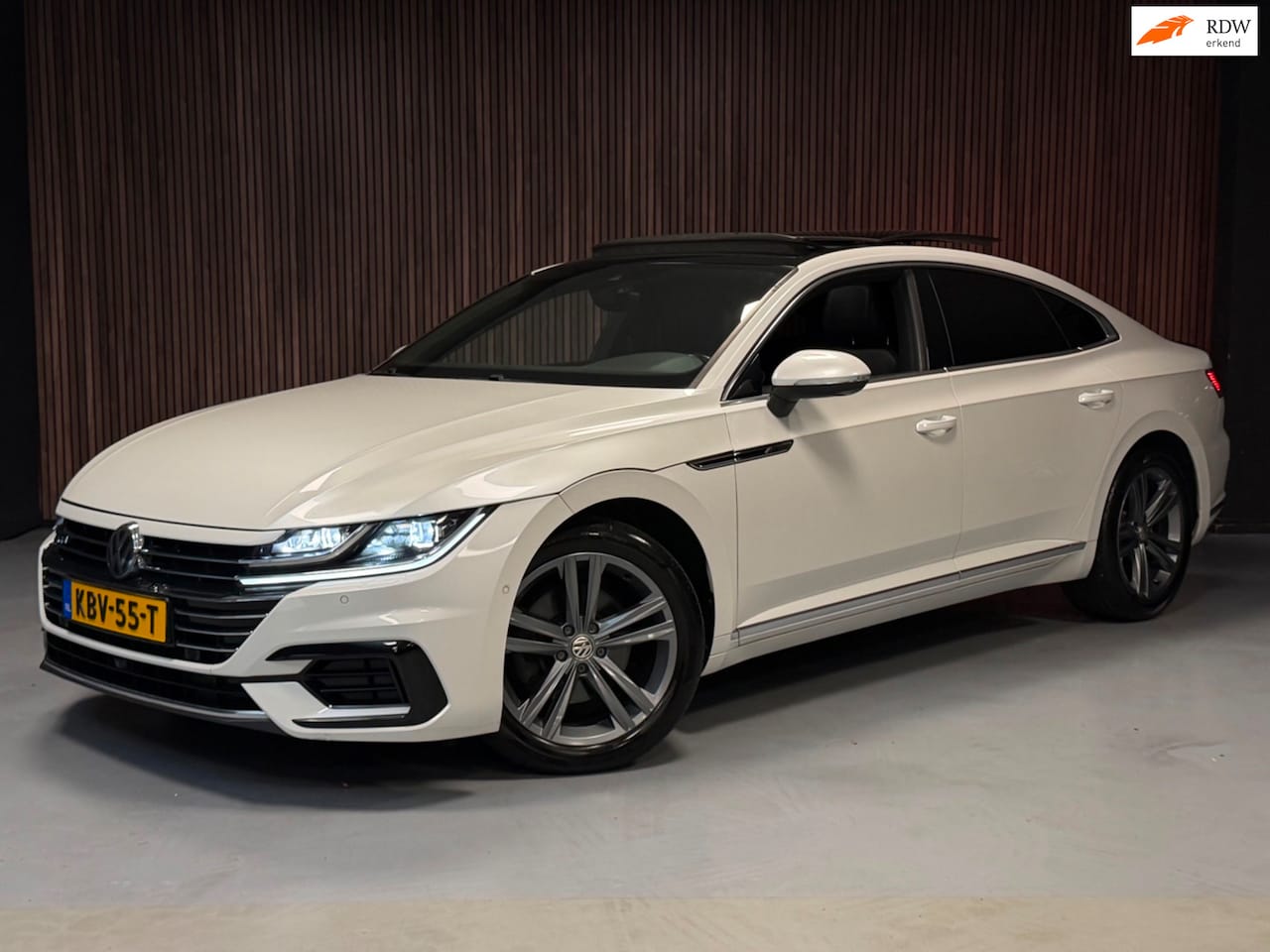 Volkswagen Arteon - 1.5 TSI DSG VOLLEDIG R-LINE UITGEVOERD|MEMORY|360 CAMERA|PANORAMADAK|DIGITAL DASH|KEYLESS| - AutoWereld.nl