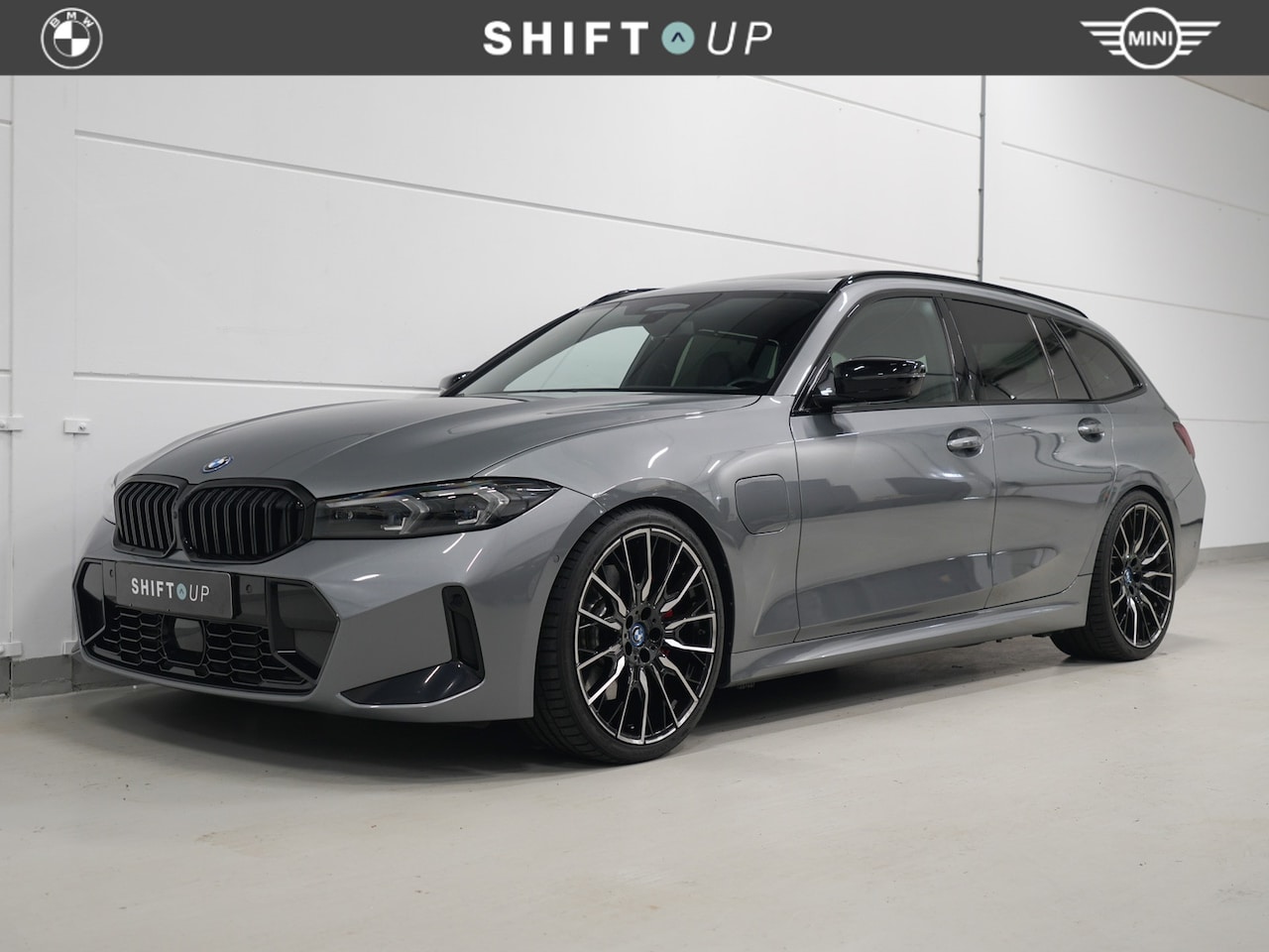BMW 3-serie Touring - 330e xDrive M-Sport | Pano | Harman Kardon | CoPilot | Elektr. Trekhaak - AutoWereld.nl