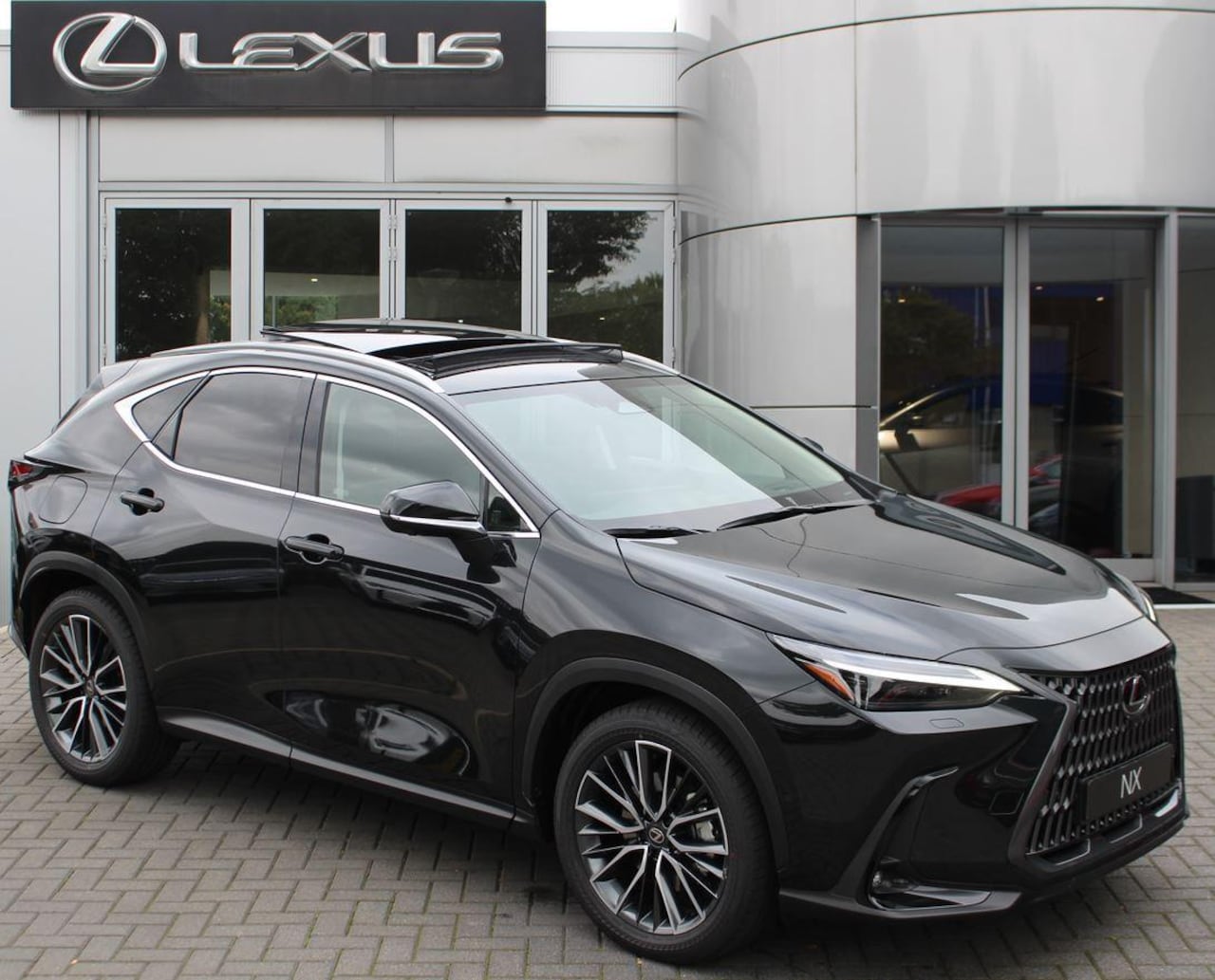 Lexus NX - 450h+ AWD President Line DIRECT LEVERBAAR PANO-DAK MARK-LEVINSON STOELVENT EL-STOEL + GEHE - AutoWereld.nl