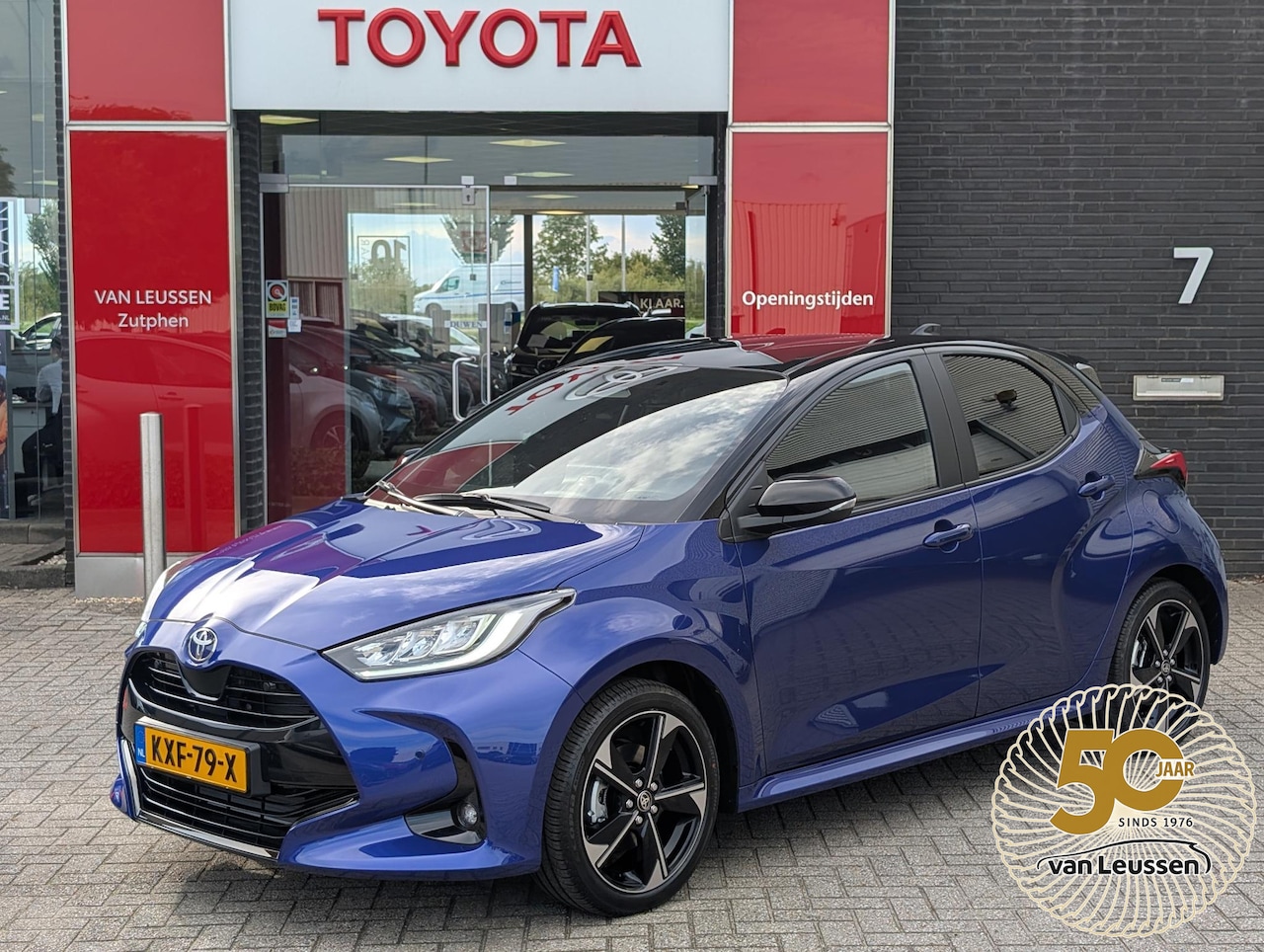 Toyota Yaris - 1.5 Hybrid 130 Executive BI-TONE PDC BLIND SPOT CLIMATE STUUR- EN STOELVERWARMING - AutoWereld.nl