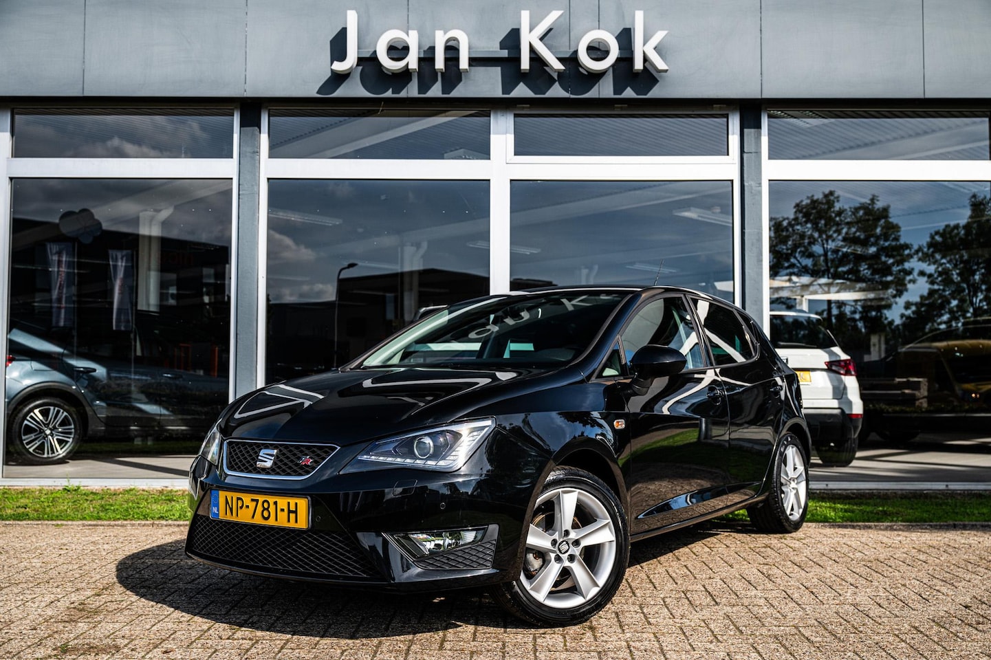 SEAT Ibiza - 1.0 TSi 95pk FR Connect | Cruise Control | Stoelverwarming | Parkeersensoren - AutoWereld.nl