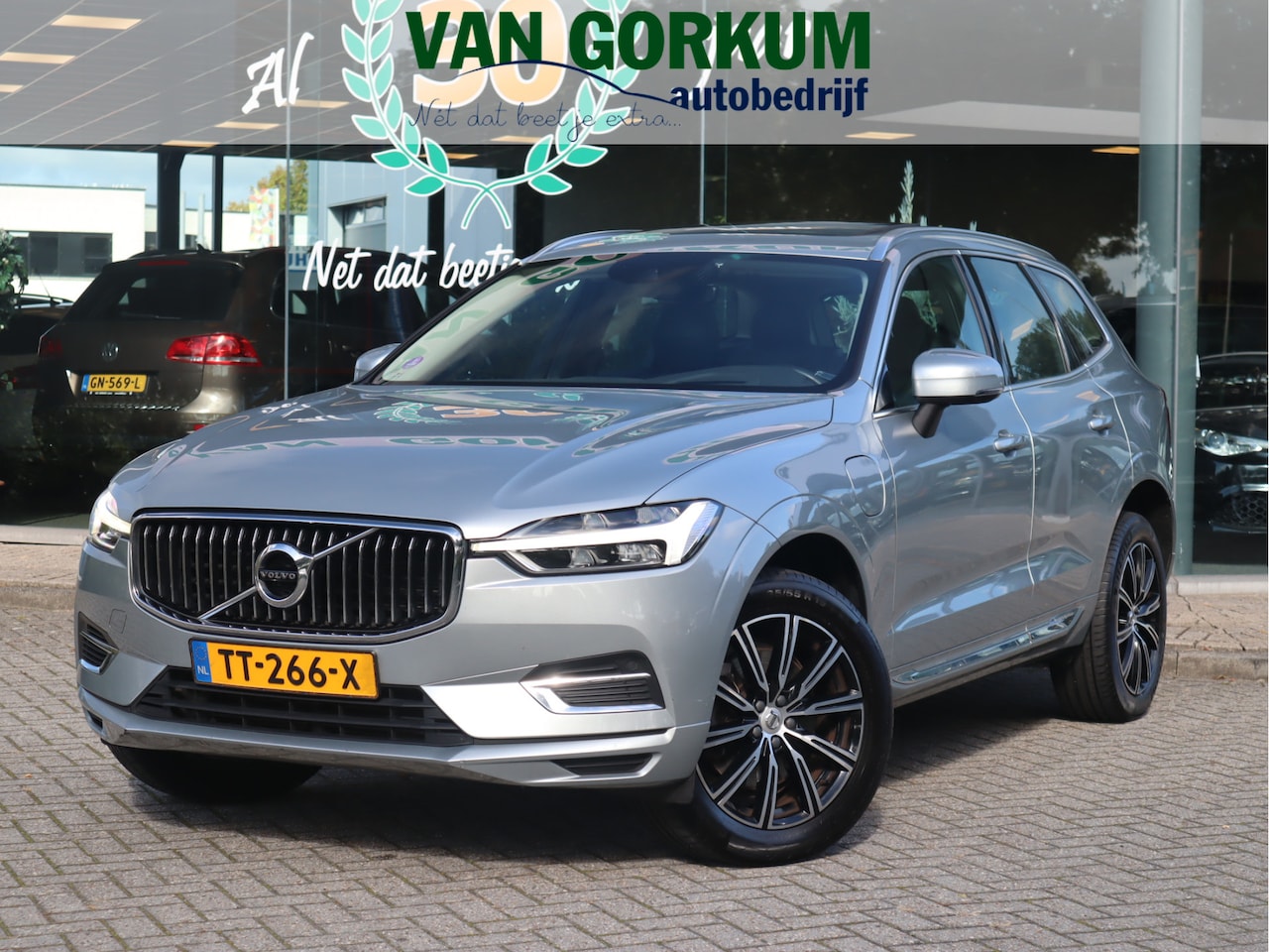 Volvo XC60 - 2.0 T8 Twin Engine AWD Inscription Navi / Carplay /Luchtvering / Blis / Trekh / Camera /Le - AutoWereld.nl
