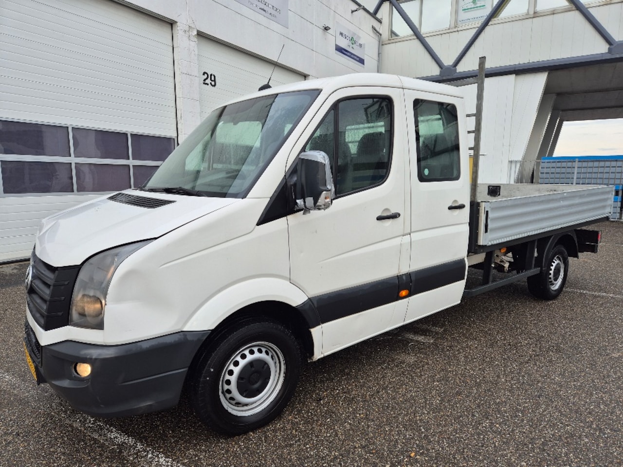 Volkswagen Crafter - 50 2.0 TDI L4H1 DC 7-pers 164pk lichte schade airco cruise 2800trekhaak pick-up openlaadba - AutoWereld.nl