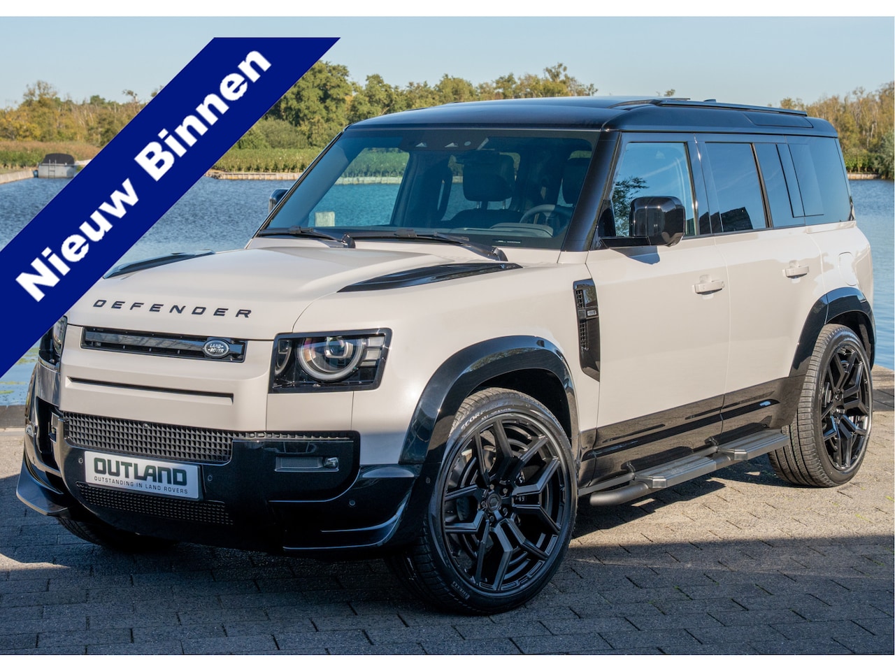 Land Rover Defender 110 - P300e 110 X-Dynamic HSE | Full Options | 23" Urban WX-2R | Outland Edition | Borasco Grey - AutoWereld.nl