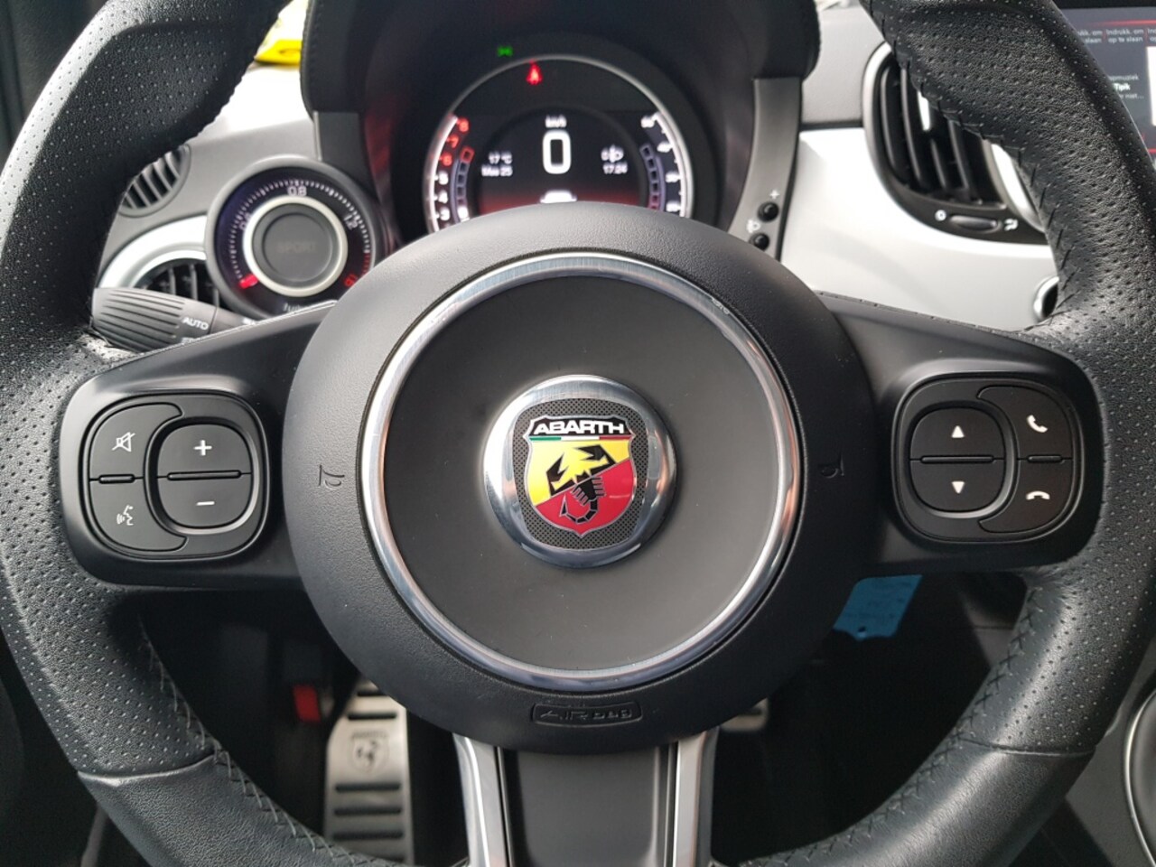 Abarth 500 - 1.4 T-Jet Abarth 595 - 145 pk