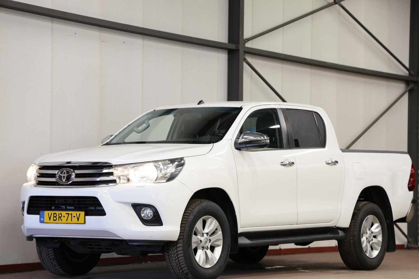 Toyota HiLux - 2.4 D-4D AUTOMAAT 4WD 4x4 Double Cab - AutoWereld.nl
