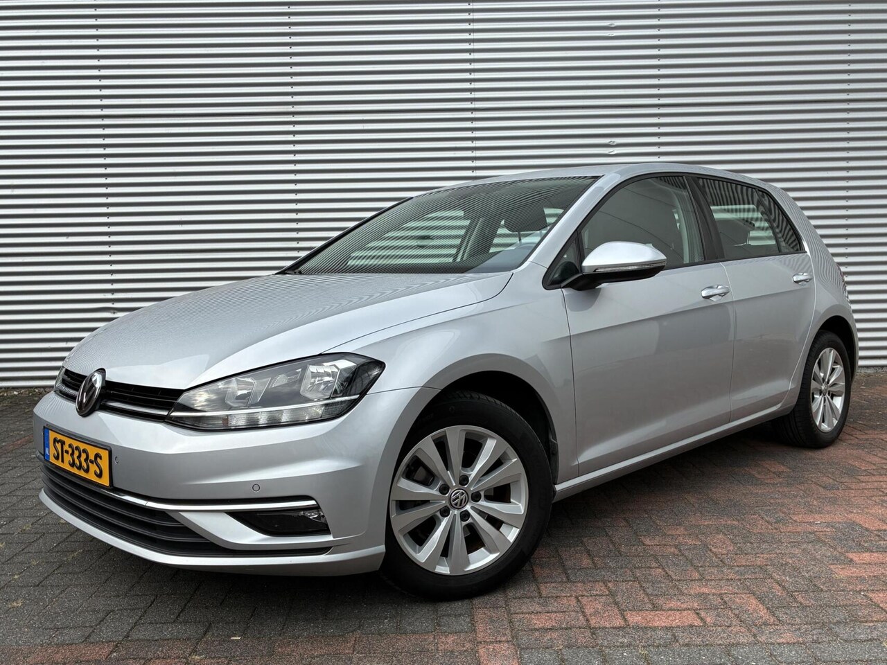 Volkswagen Golf - 1.0 TSI Highline Carplay Led Cruise Nl Auto 2018 Massagefunctie 6 Bak Groot Navigatie Sche - AutoWereld.nl