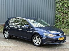 Volkswagen Golf - 1.6 TDI Edition BlueMotion|Navi|Trekhaak|pdc