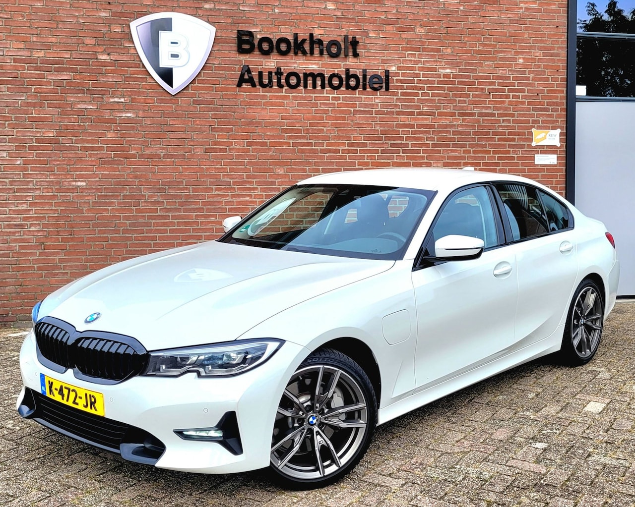 BMW 3-serie - 330e Sport Line 292PK, M-stuur, HIFI, Leer, (1e eig. NL NAP) - AutoWereld.nl