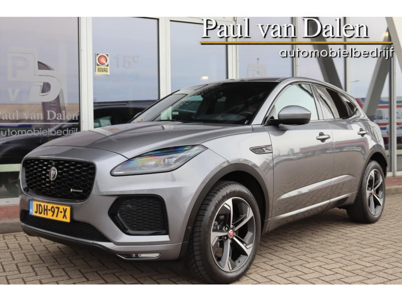 Jaguar E-Pace - 1.5 P300e 309PK AWD R-DYNAMIC SE Panodak | HiFi | Navi | 360 Camera | Leer | Voorruitverw. - AutoWereld.nl