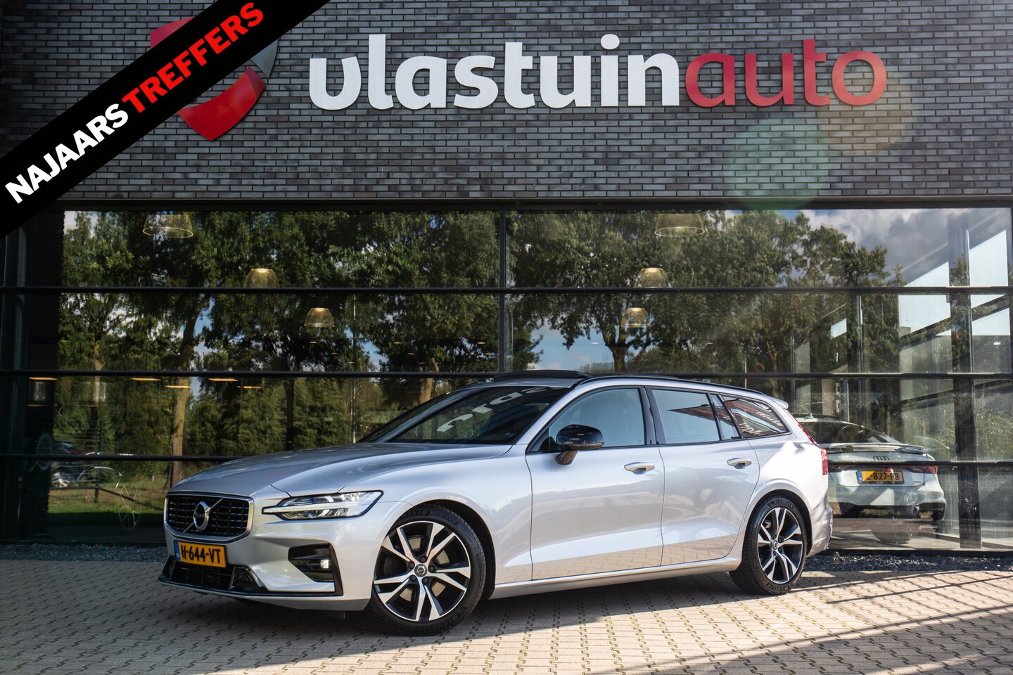Volvo V60 - 2.0 T4 R-Design 2.0 T4 R-Design , Panoramadak, Nappaleder, BTW, Memory, Trekhaak - AutoWereld.nl