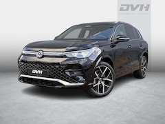 Volkswagen Tiguan - 1.5 eHybrid R-Line Edition PANO | TREKHAAK | 360 CAMERA