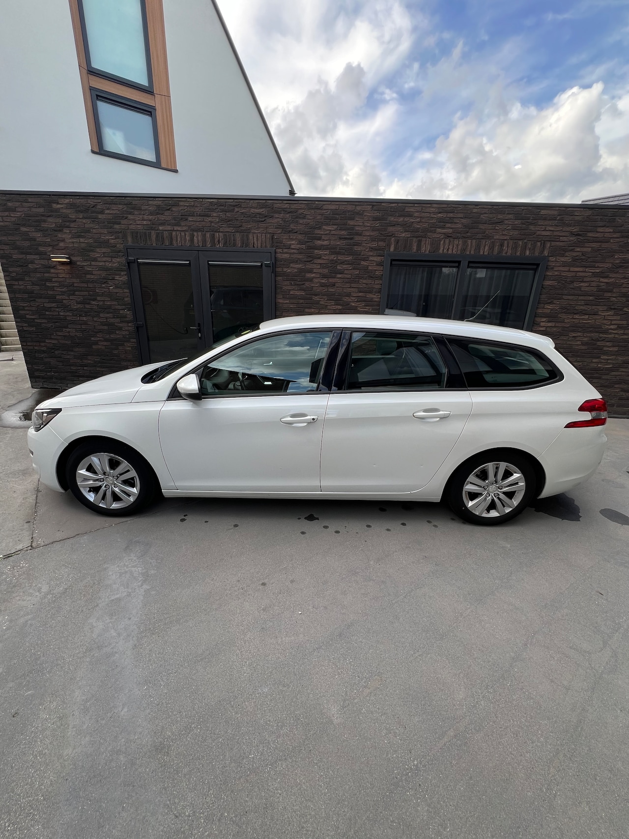 Peugeot 308 SW - 1.6 BlueHDI Blue Lease Executive stoelverwarming trekhaak - AutoWereld.nl