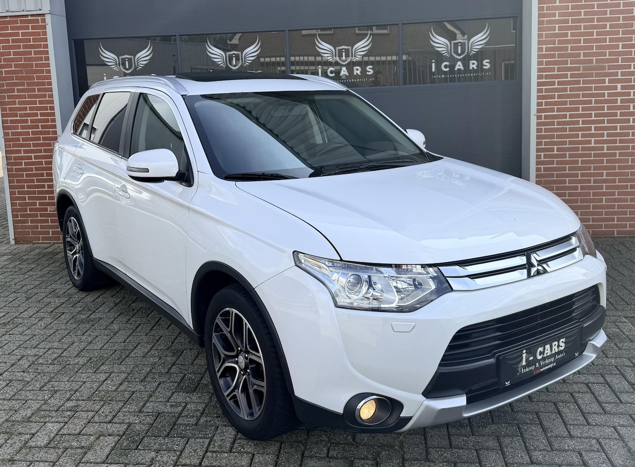 Mitsubishi Outlander - 2.0 Instyle 4WD 7 pers. NAVI SCHUIFDAK TREKHAAK - AutoWereld.nl