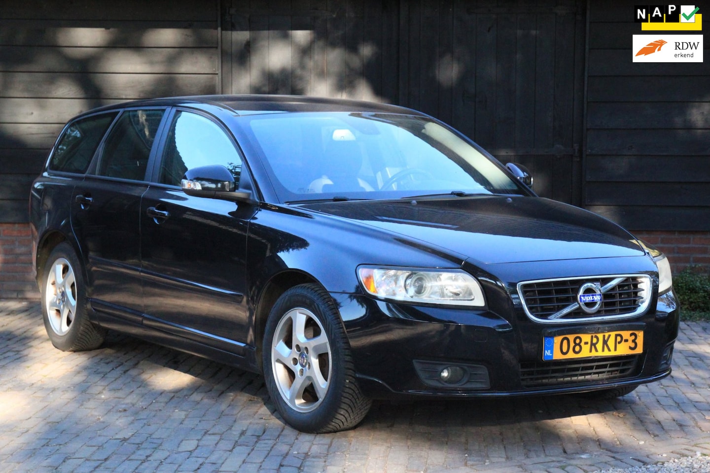 Volvo V50 - 2.0 Sport Navigatie/Parkeersensor/Trekhaak/Apk 09-2027 - AutoWereld.nl