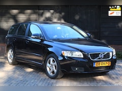 Volvo V50 - 2.0 Sport Navigatie/Parkeersensor/Trekhaak/Apk 09-2027