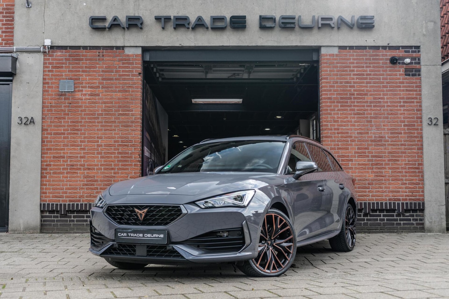 CUPRA Leon Sportstourer - 1.4 e-Hybrid VZ Copper Pano / Camera / DCC - AutoWereld.nl