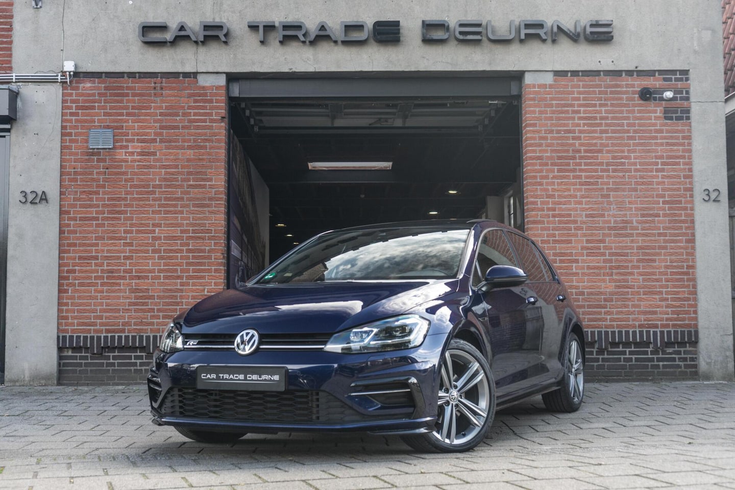 Volkswagen Golf - 1.5 TSI Highline R-Line Pano / Camera / ACC - AutoWereld.nl